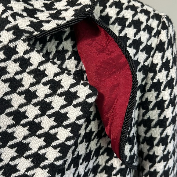 Baia Notch Lapel Black White Houndstooth Fully Lined Three Button Blazer - Picture 14 of 15